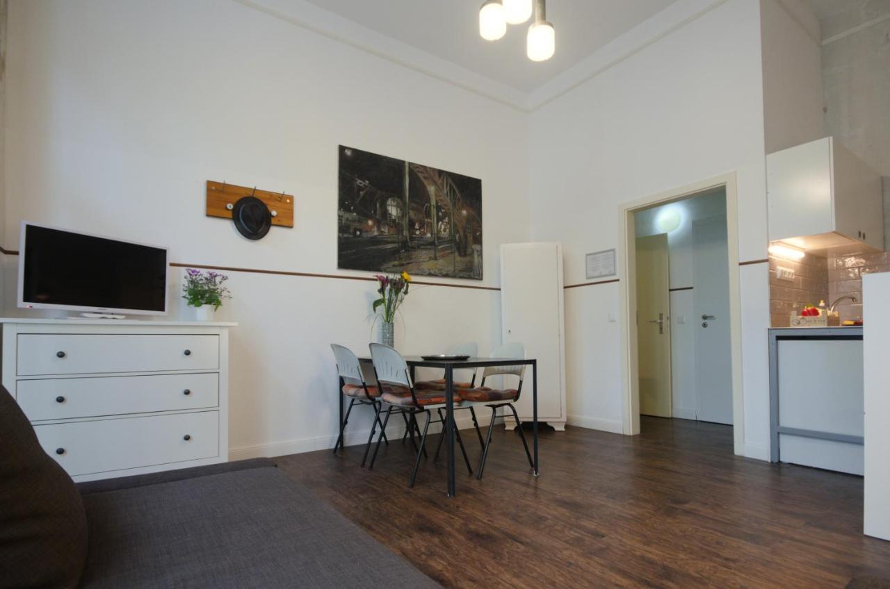 Altbauwohnung Mit 3 Baedern Berlin Exteriör bild