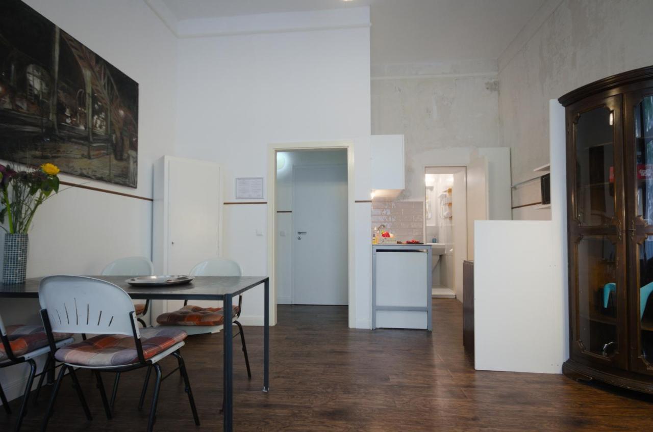 Altbauwohnung Mit 3 Baedern Berlin Exteriör bild